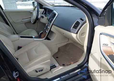 2015 Volvo Xc60 T6 из США, поврежденный, VIN YV4902RKXF2672326